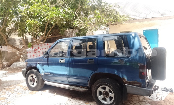 اشتري مستعمل Isuzu Trooper Blue سيارة في Banjul في Banjul