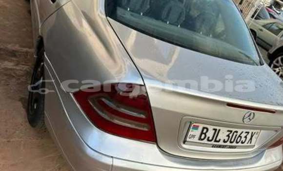 Buy Used Toyota Comfort White Car in Serekunda in Kanifing