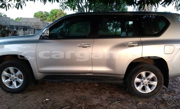 اشتري مستعمل Toyota Land Cruiser Prado White سيارة في Sukuta في Brikama