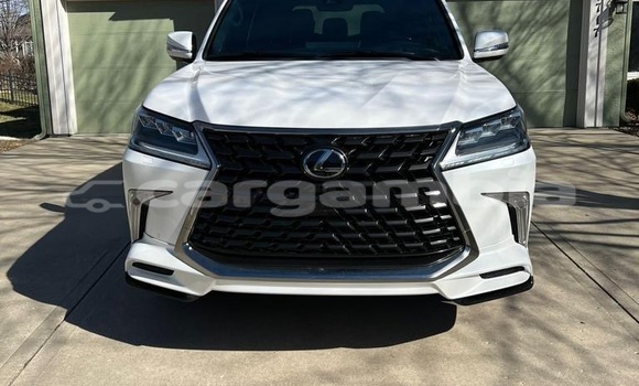 اشتري مستعمل Lexus LX 570 White سيارة في Banjul في Banjul
