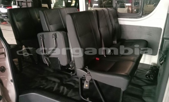 اشتري مستعمل Toyota Hiace White سيارة في Banjul في Banjul اشتري مستعمل Toyota Hiace White سيارة في Banjul في Banjul
