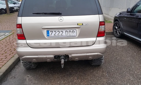 Acheter Occasion Voiture Mercedes-Benz M-klasse Gris à Gunjur, Brikama Acheter Occasion Voiture Mercedes-Benz M-klasse Gris à Gunjur, Brikama