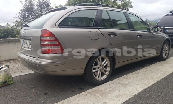Acheter Occasion Voiture Mercedes-Benz C-Classe Gris à Gunjur, Brikama Acheter Occasion Voiture Mercedes-Benz C-Classe Gris à Gunjur, Brikama