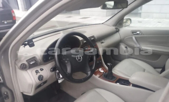 Acheter Occasion Voiture Mercedes-Benz C-Classe Gris à Gunjur, Brikama Acheter Occasion Voiture Mercedes-Benz C-Classe Gris à Gunjur, Brikama