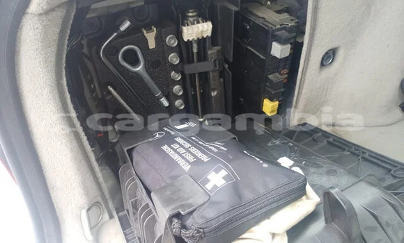 Acheter Occasion Voiture Mercedes-Benz C-Classe Gris à Gunjur, Brikama Acheter Occasion Voiture Mercedes-Benz C-Classe Gris à Gunjur, Brikama