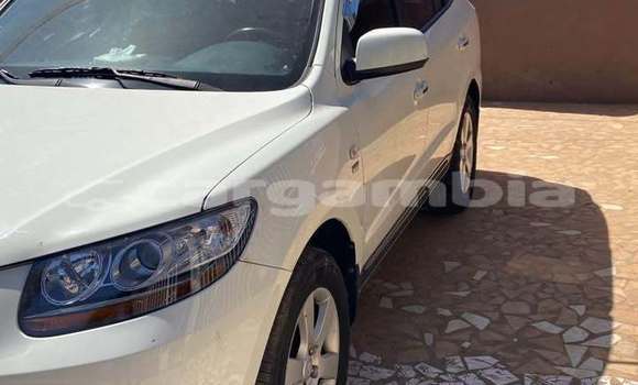 Buy Used Hyundai Santa Fe White Car in Banjul in Banjul Buy Used Hyundai Santa Fe White Car in Banjul in Banjul
