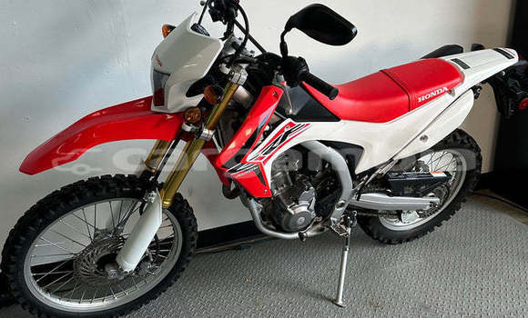 Dieundeu Occasion Honda CRF Red Bike in Bansang in Janjanbureh Dieundeu Occasion Honda CRF Red Bike in Bansang in Janjanbureh