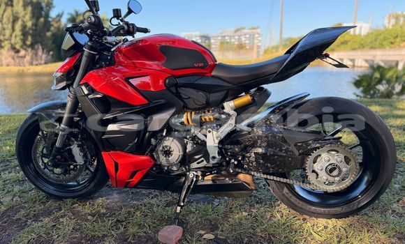 Dieundeu Occasion Ducati Streetfighter Black Bike in Bansang in Janjanbureh Dieundeu Occasion Ducati Streetfighter Black Bike in Bansang in Janjanbureh