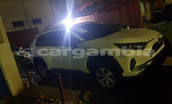 Acheter Import Voiture Toyota RAV 4 Blanc à Sukuta, Brikama Acheter Import Voiture Toyota RAV 4 Blanc à Sukuta, Brikama