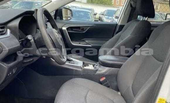 Acheter Import Voiture Toyota RAV 4 Blanc à Sukuta, Brikama Acheter Import Voiture Toyota RAV 4 Blanc à Sukuta, Brikama