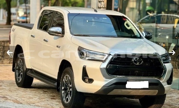 Buy Used Toyota Hilux White Car in Banjul in Banjul