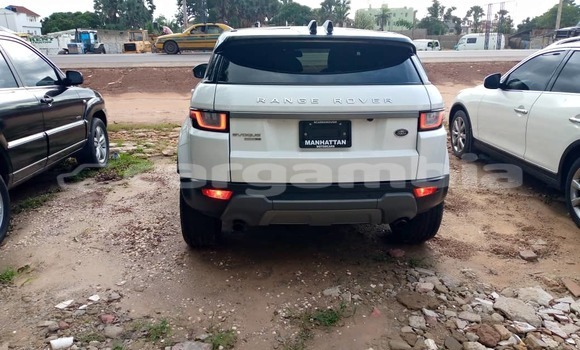 Acheter Import Voiture Land Rover Range Rover Evoque Blanc à Sukuta, Brikama Acheter Import Voiture Land Rover Range Rover Evoque Blanc à Sukuta, Brikama