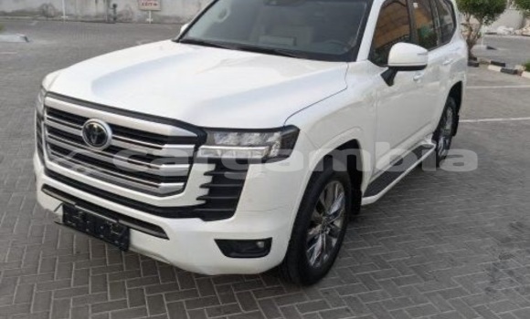 Buy Used Toyota Land Cruiser White Car in Banjul in Banjul Buy Used Toyota Land Cruiser White Car in Banjul in Banjul
