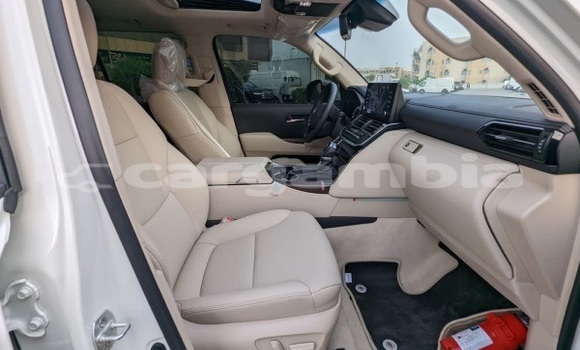 Buy Used Toyota Land Cruiser White Car in Banjul in Banjul Buy Used Toyota Land Cruiser White Car in Banjul in Banjul