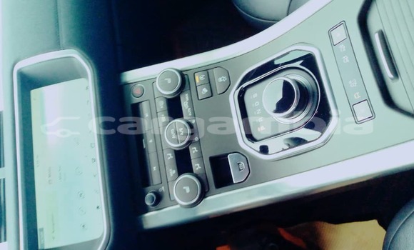 Acheter Import Voiture Land Rover Range Rover Evoque Blanc à Sukuta, Brikama Acheter Import Voiture Land Rover Range Rover Evoque Blanc à Sukuta, Brikama