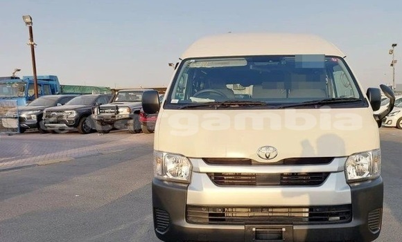 Dieundeu Occasion Toyota Hiace White Auto in Banjul in Banjul Dieundeu Occasion Toyota Hiace White Auto in Banjul in Banjul