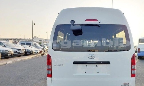 Dieundeu Occasion Toyota Hiace White Auto in Banjul in Banjul Dieundeu Occasion Toyota Hiace White Auto in Banjul in Banjul