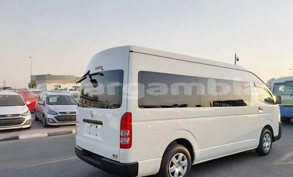 Dieundeu Occasion Toyota Hiace White Auto in Banjul in Banjul Dieundeu Occasion Toyota Hiace White Auto in Banjul in Banjul