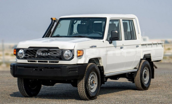 Buy Used Toyota Land Cruiser White Car in Banjul in Banjul