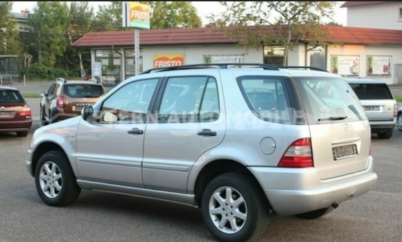 Dieundeu Occasion Mercedes‒Benz ML–Class Silver Auto in Banjul in Banjul Dieundeu Occasion Mercedes‒Benz ML–Class Silver Auto in Banjul in Banjul