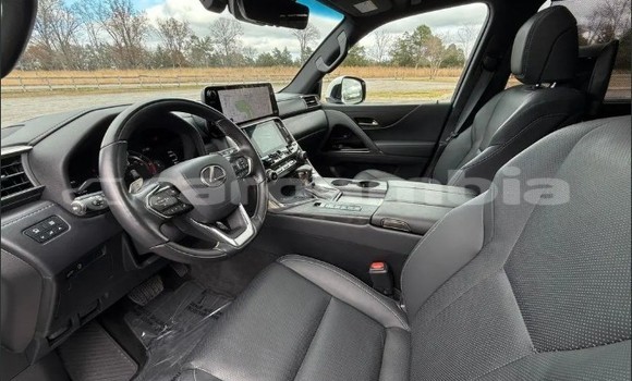 Buy Used Lexus LX White Car in Bansang in Janjanbureh Buy Used Lexus LX White Car in Bansang in Janjanbureh