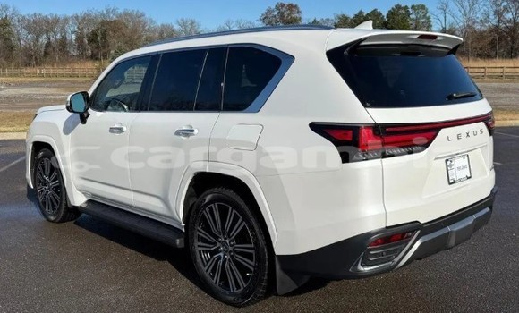 Buy Used Lexus LX White Car in Bansang in Janjanbureh Buy Used Lexus LX White Car in Bansang in Janjanbureh