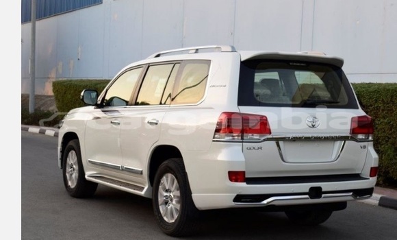 Buy Used Toyota Land Cruiser White Car in Banjul in Banjul Buy Used Toyota Land Cruiser White Car in Banjul in Banjul
