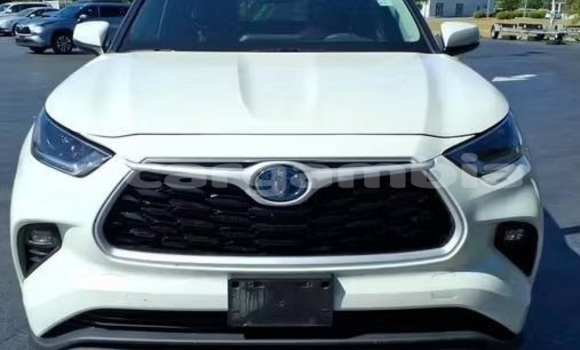 اشتري مستعمل Toyota Highlander White سيارة في Banjul في Banjul