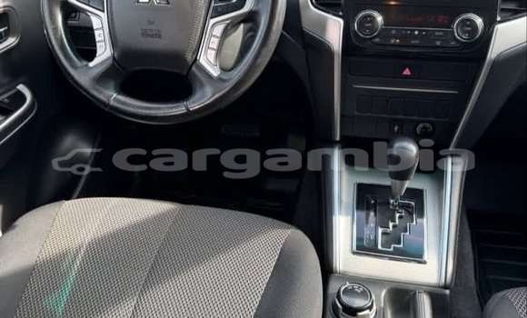 Dieundeu Occasion Mitsubishi L200 White Auto in Banjul in Banjul Dieundeu Occasion Mitsubishi L200 White Auto in Banjul in Banjul