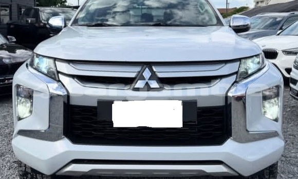 Dieundeu Occasion Mitsubishi L200 White Auto in Banjul in Banjul Dieundeu Occasion Mitsubishi L200 White Auto in Banjul in Banjul