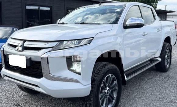Dieundeu Occasion Mitsubishi L200 White Auto in Banjul in Banjul Dieundeu Occasion Mitsubishi L200 White Auto in Banjul in Banjul