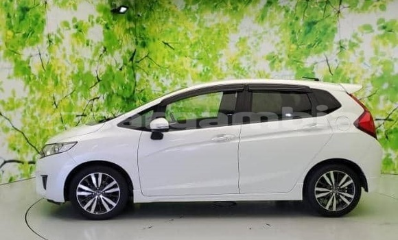 Dieundeu Occasion Honda FIT White Auto in Banjul in Banjul Dieundeu Occasion Honda FIT White Auto in Banjul in Banjul