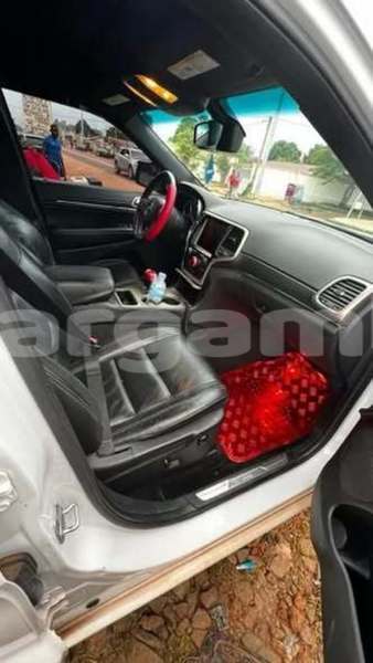 Big with watermark jeep cherokee banjul banjul 2807