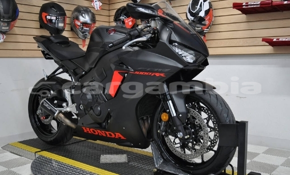 Dieundeu Occasion Honda CBR 1000 RR Black Bike in Essau in Kerewan Dieundeu Occasion Honda CBR 1000 RR Black Bike in Essau in Kerewan