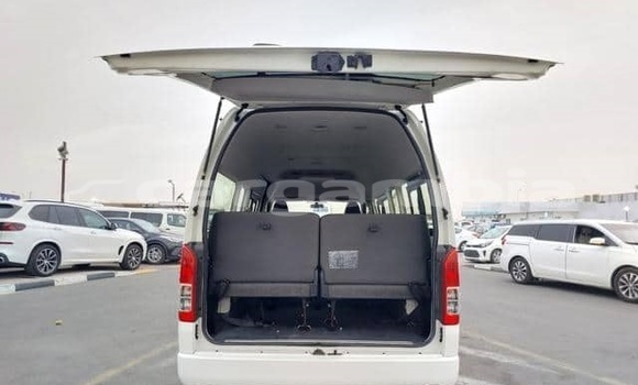 Dieundeu Occasion Toyota Hiace White Auto in Banjul in Banjul Dieundeu Occasion Toyota Hiace White Auto in Banjul in Banjul