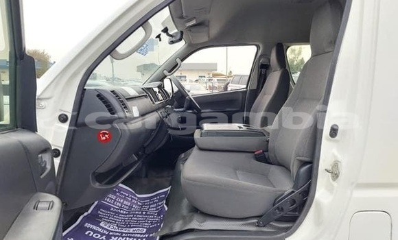 Dieundeu Occasion Toyota Hiace White Auto in Banjul in Banjul Dieundeu Occasion Toyota Hiace White Auto in Banjul in Banjul