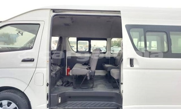 Dieundeu Occasion Toyota Hiace White Auto in Banjul in Banjul Dieundeu Occasion Toyota Hiace White Auto in Banjul in Banjul