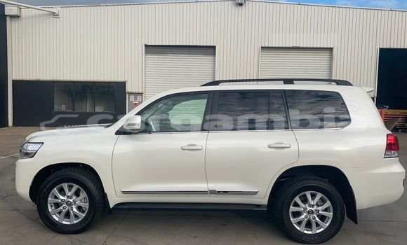 Buy Used Toyota Land Cruiser White Car in Banjul in Banjul Buy Used Toyota Land Cruiser White Car in Banjul in Banjul