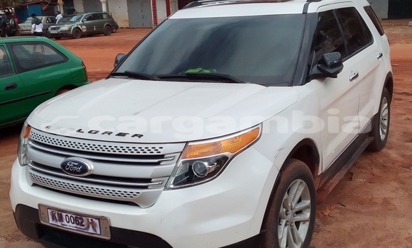 اشتري مستعمل Ford Explorer White سيارة في Sukuta في Brikama اشتري مستعمل Ford Explorer White سيارة في Sukuta في Brikama