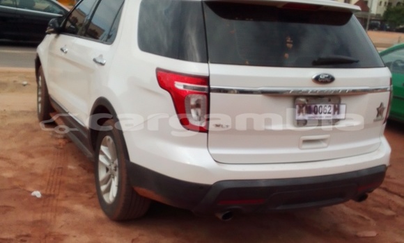 اشتري مستعمل Ford Explorer White سيارة في Sukuta في Brikama اشتري مستعمل Ford Explorer White سيارة في Sukuta في Brikama
