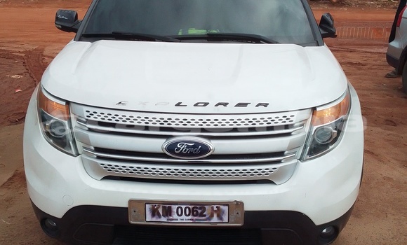 اشتري مستعمل Ford Explorer White سيارة في Sukuta في Brikama اشتري مستعمل Ford Explorer White سيارة في Sukuta في Brikama