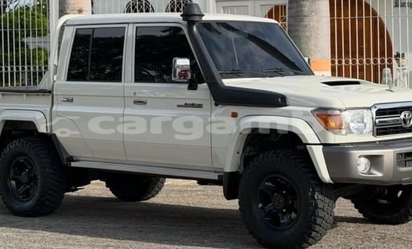 Buy Used Toyota Land Cruiser White Car in Banjul in Banjul