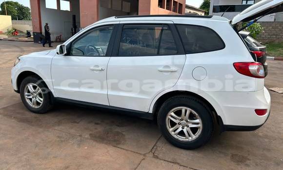Dieundeu Imported Hyundai Santa Fe White Auto in Brikama in Brikama Dieundeu Imported Hyundai Santa Fe White Auto in Brikama in Brikama