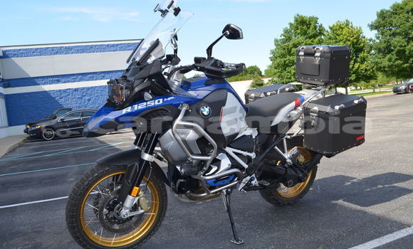 Acheter Occasion Moto BMW R1200GS Adventure Beige à Banjul, Banjul Acheter Occasion Moto BMW R1200GS Adventure Beige à Banjul, Banjul