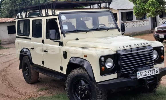 Buy Used Land Rover Defender Beige Car in Brufut in Brikama Buy Used Land Rover Defender Beige Car in Brufut in Brikama