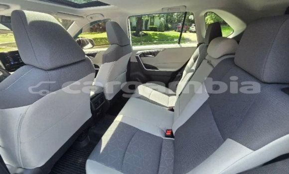 Buy Used Toyota RAV4 White Car in Bansang in Janjanbureh Buy Used Toyota RAV4 White Car in Bansang in Janjanbureh