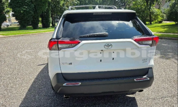 Buy Used Toyota RAV4 White Car in Bansang in Janjanbureh Buy Used Toyota RAV4 White Car in Bansang in Janjanbureh
