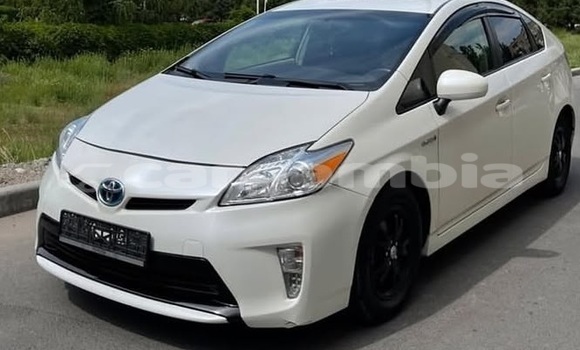 Buy Used Toyota Prius White Car in Banjul in Banjul Buy Used Toyota Prius White Car in Banjul in Banjul