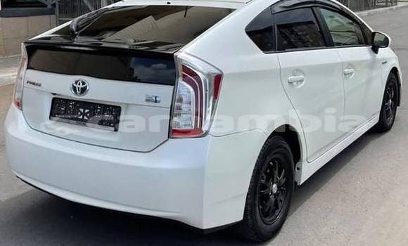 Buy Used Toyota Prius White Car in Banjul in Banjul Buy Used Toyota Prius White Car in Banjul in Banjul