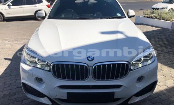 اشتري مستعمل BMW X6 White سيارة في Gambissara في Basse